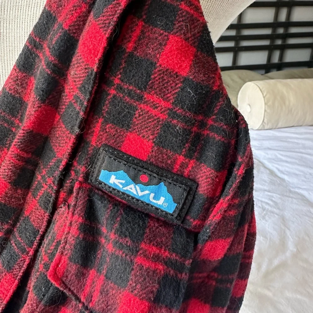 Kavu Black and Red plaid sling bag, NWOT - Picture 3 of 9